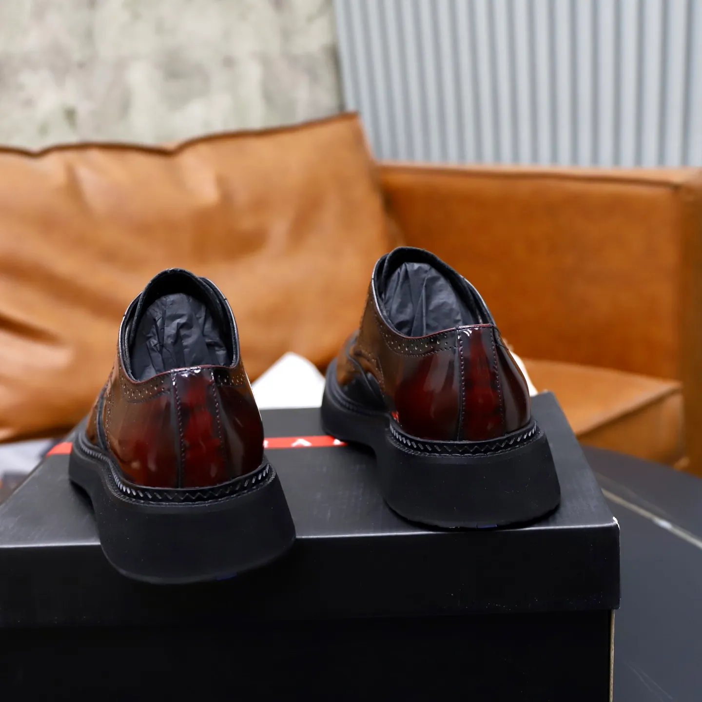 Ex-factory price: 640💰🙅‍♂️🙅‍♂️🙅‍♂️Cowhide Brand: PRADA Standard code: 38-44 (45 customized) Grade: Same as the official website Material: Original high-grade cowhide surface, cowhide lining, non-slip, soft and wear-resistant outsole Style category: Men's fashionable casual boots, distinguished luxury brand elements, top luxury Color: actual picture color